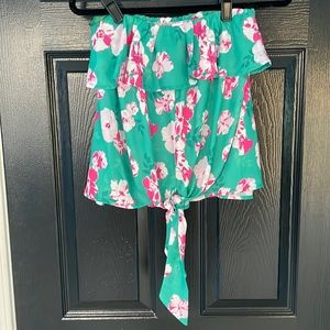 Strapless flowery top
